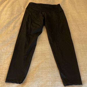 Beyond Yoga Black High Waisted Cropped Leggings. Size Small.